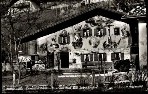 Ak Mittenwald in Oberbayern, bemaltes Bauernhaus
