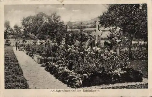 Ak Soldatenfriedhof im Schlosspark, Gräber, Soldaten, I. WK