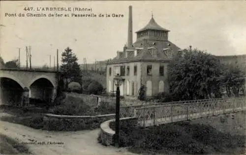 Ak L'Arbresle Rhone, Eisenbahnbrücke, Bahnhofssteg