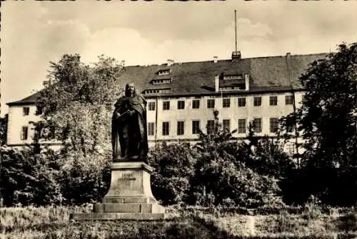 Ak Gotha in Thüringen, Denkmal Ernst der Fromme, Schloss Friedenstein