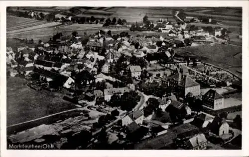 Ak Marktleuthen im Fichtelgebirge, Panorama vom Ort, Luftbild