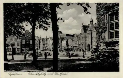 Ak Husum in Nordfriesland, Marktplatz mit Rathaus