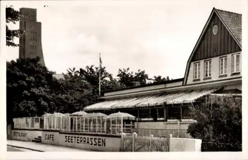 Ak Ostseebad Laboe, Seeterrassen neben dem Marine-Ehrenmal