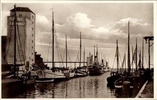 Ak Burg auf der Insel Fehmarn, Hafen, Dampfer, Fischerflotte