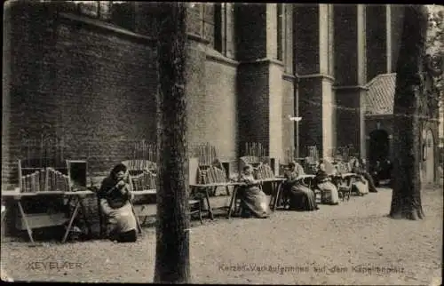 Ak Kevelaer am Niederrhein, Kerzen-Verkäuferinnen auf dem Kapellenplatz