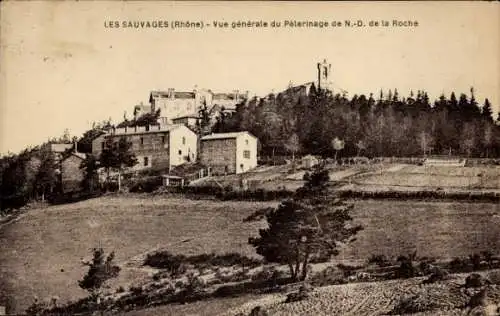 Ak Les Sauvages Rhône, Gesamtansicht, Wallfahrt von Notre Dame de la Roche