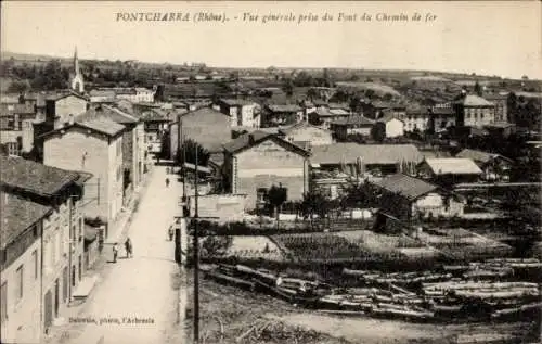 Ak Pontcharra sur Turdine Rhône, Gesamtansicht vom Pont du Chemin de fer aus