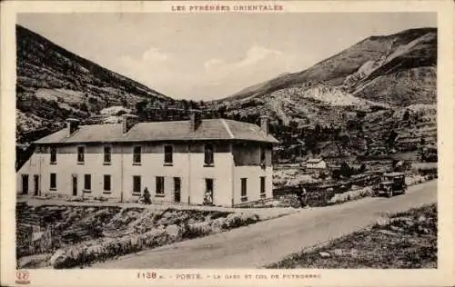 Ak Porte Col de Puymorens Pyrenees Orientales, der Bahnhof und der Pass