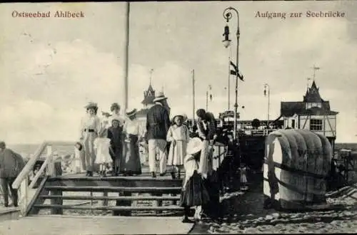 Ak Ostseebad Ahlbeck auf Usedom, Aufgang zur Seebrücke