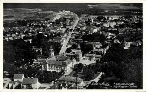 Ak Neustrelitz in Mecklenburg, Fliegeraufnahme, Stadtpanorama