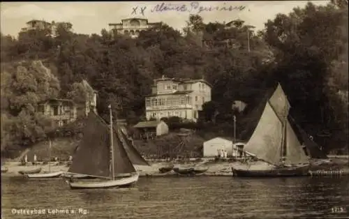 Ak Lohme auf Rügen, Teilansicht, Segelboote