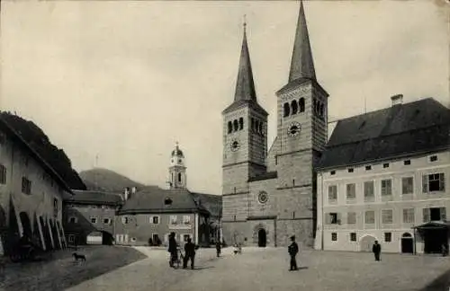 Ak Berchtesgaden in Oberbayern, Stiftskirche, Schlossplatz