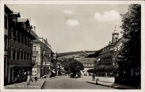 Ak Triberg im Schwarzwald, Marktplatz, Passanten