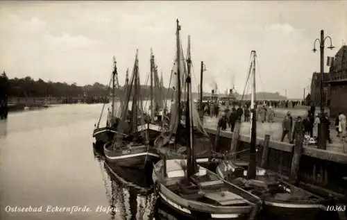 Ak Ostseebad Eckernförde, Hafen, Fischerboote