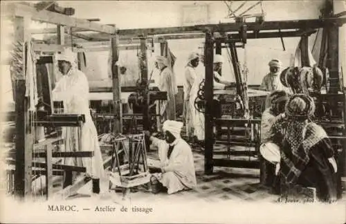 Ak Marokko, Atelier de tissage, Manufaktur, Arbeiter an Webstühlen, Weber