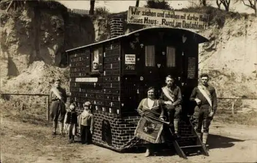 Foto Ak Görlitz, Kraftsportler mit Haus auf Rädern, Reisende