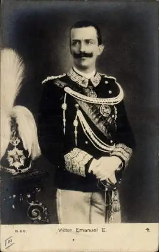 Ak Vittorio Emanuele III., König Viktor Emanuel III. von Italien, Standportrait, Uniform