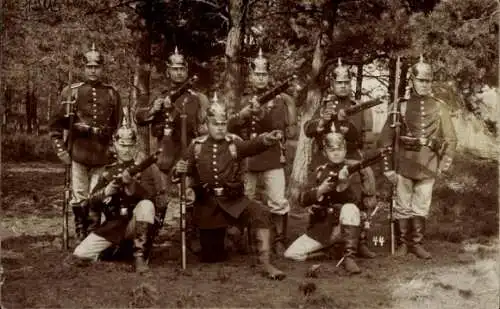 Foto Ak Hannover in Niedersachsen, Deutsche Soldaten in Uniformen