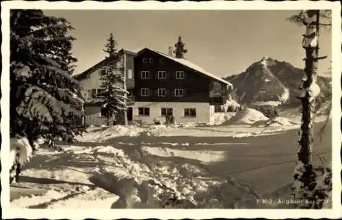 Ak Sonthofen, Berggasthaus Allgäuer Berghof, mit Grünten, mit Alpe Eck an den Hörnern, Winter