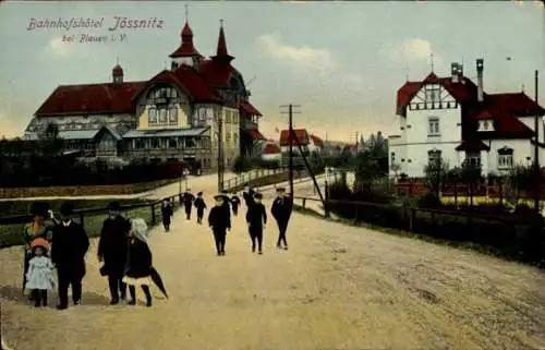 Ak Jössnitz Jößnitz im Vogtland, Bahnhofshotel, Straßenpartie, Kinder