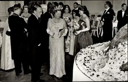 Ak Amsterdam, Königin Juliana der Niederlande, Prinz Bernhard, Amstelhotel 1962