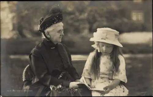 Ak Königinmutter der Niederlande Emma von Waldeck Pyrmont, Prinzessin Juliana