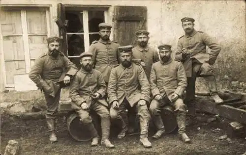 Foto Ak Deutsche Soldaten in Uniformen, Gruppenaufnahme, I WK