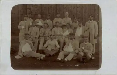 Foto Ak Göttingen, Verwundete deutsche Soldaten, Gruppenaufnahme, I WK