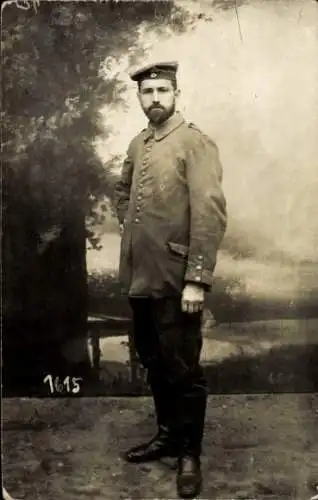 Foto Ak Döberitz im Havelland, Truppenübungsplatz, Deutscher Soldat in Uniform, Standportrait