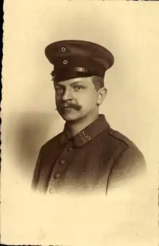 Foto Ak Stuttgart in Baden Württemberg, Deutscher Soldat in Uniform, IV 28, Portrait