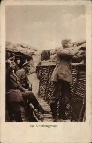 Ak Deutsche Soldaten in Uniformen im Schützengraben, I WK