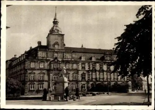 Ak Oldenburg in Oldenburg, Altes Schloss, Landesmuseum, Kriegerdenkmal 91er