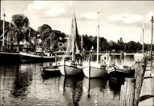 Ak Ostseebad Eckernförde, Fischerboote im Hafen