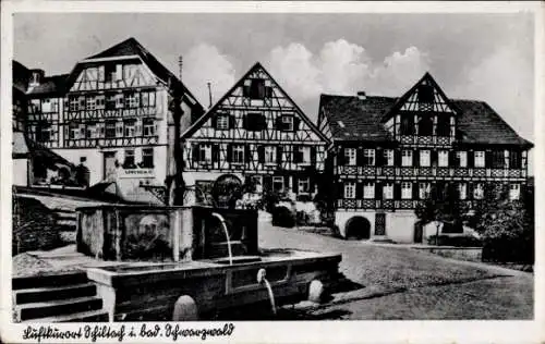 Ak Schiltach im Schwarzwald, Teilansicht, Brunnen, Fachwerkhäuser