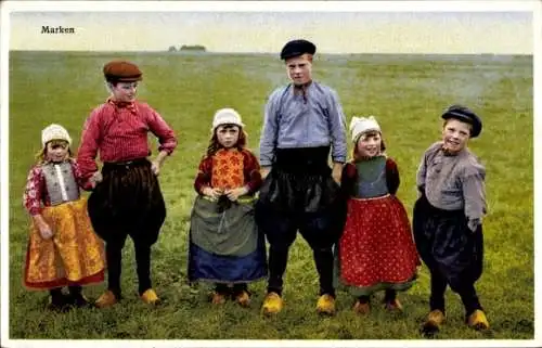 Ak Marken, Photochromie, Nenke und Ostermaier Serie 292 Nr. 4460, Kinder in Tracht, Holzschuhe