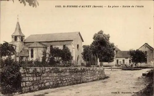 Ak St-Pierre-d'Alvey Savoie, La Place, Sortie de l'Ecole