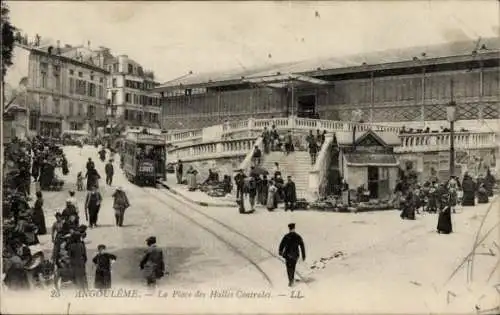 Ak Angoulême Charente, Place des Halles Centrales