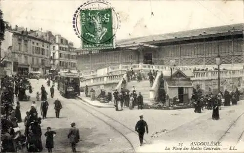 Ak Angoulême Charente, Place des Halles Centrales