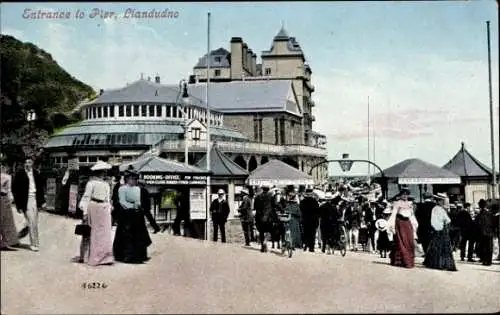 Ak Llandudno Wales, Eingang zum Pier