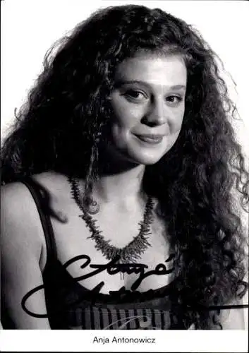 Ak Schauspielerin Anja Antonowicz, Portrait, Serie Lindenstraße, Rolle Nastya Pashenko, Autogramm