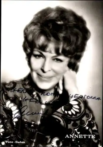Ak Fernsehmoderatorin Annette von Aretin, Portrait, Autogramm