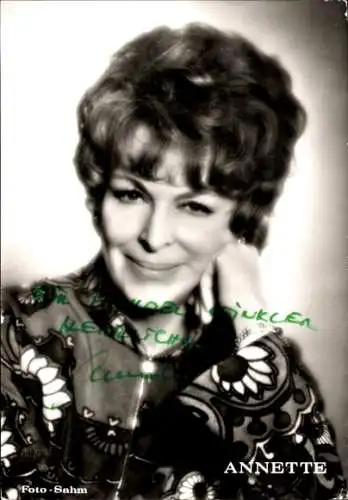 Ak Fernsehmoderatorin Annette von Aretin, Portrait, Autogramm