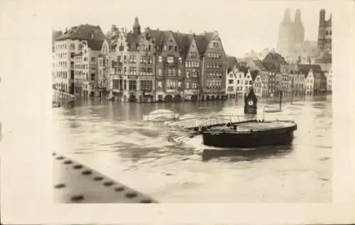 Foto Ak Köln am Rhein, Hochwasser, Ruderboot, Wohnhäuser