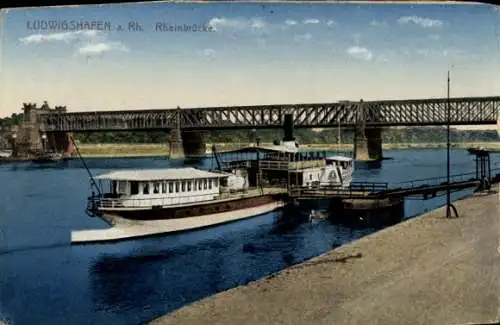 Ak Ludwigshafen am Rhein, Dampfer vor der Brücke