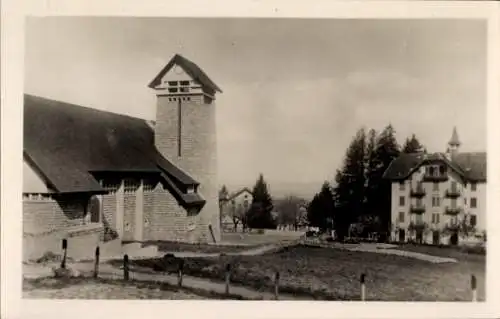 Ak Le Fayet Saint Gervais les Bains Haute Savoie, Nouvelle Eglise et Hotel Cariton