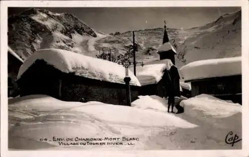 Ak Chamonix Mont Blanc Haute Savoie, Village du Tour en Hiver