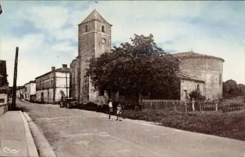 Ak Brizambourg Charente-Maritime, Kirche, Rue Centrale