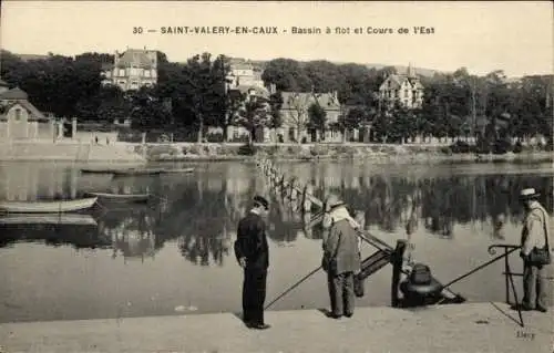 Ak Saint Valery en Caux Seine Maritime, Bassin a flot, Cours de l'Est