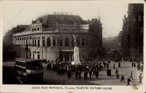 Ak Leeds Yorkshire England, Kriegsdenkmal, Majestic Picture House