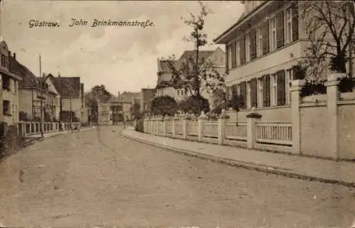 Ak Güstrow in Mecklenburg, John-Brinkmannstraße